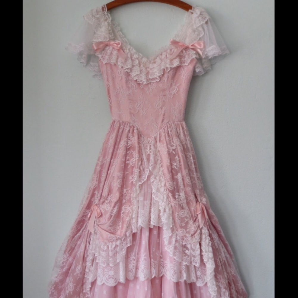 Extremely Rare! Vintage Blush pink ball gown - Picture 6 of 14